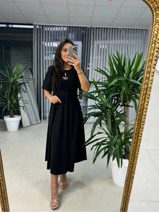 Kadın Kısa Kollu Bisiklet Yaka Fiyonk Broşlu Midi Janjan Krep Elbise