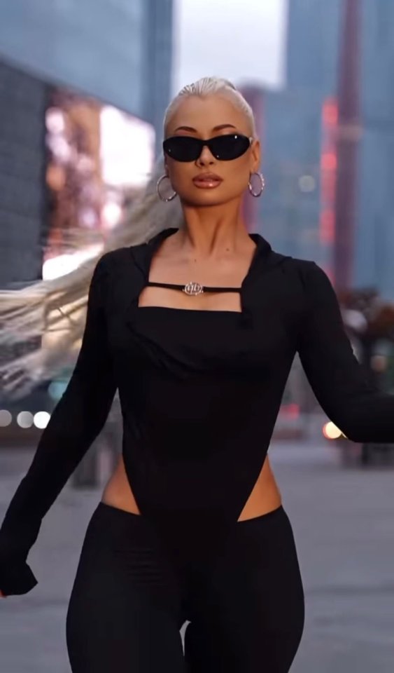 Kadın Uzun Kollu Kare Yaka Toka Ve Bel Dekoltesi Detaylı Tulum Tulum