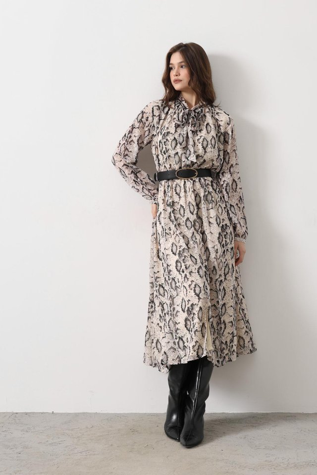 Yılan Desen Uzun Yaka Detaylı Elbise - Krem-Siyah