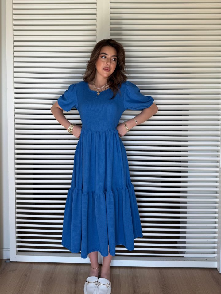 Kadın Kısa Kollu Yakası Açık Katlı Bürümcük Balon Elbise