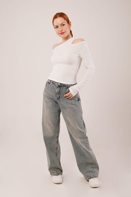 Omuz Dekolte Detaylı Beyaz Bluz