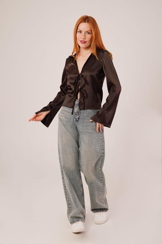 Önden Bağlama Detaylı Saten Kahverengi Bluz