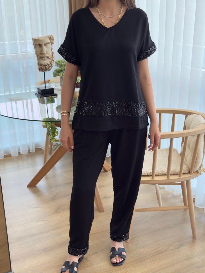 Kadın Kısa Kollu V Yakalı Pul Payetli Viskon Iki Iplik Bluz Ve Pantolon Ikili Takım