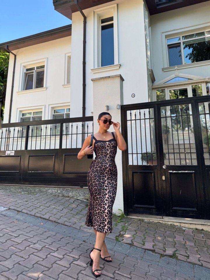 Kadın Dalgıç Kumaş Dijital Leopar Baskılı Midi Boy Elbise