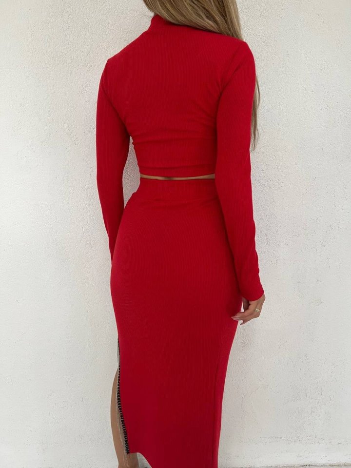 Püskül Detaylı Crop Yırtmaçlı Etekli Takım -Kırmızı