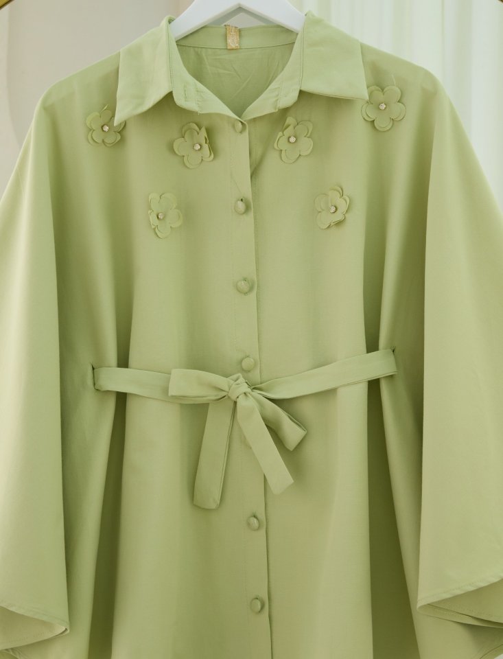 Önü Çiçek Detaylı Beli Bağcıklı Düğmeli Panço -Çağla Y.