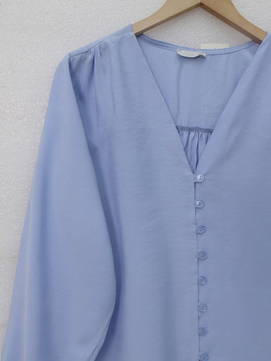 V Yaka Düğmeli Arkası Uzun Gömlek -Bebe Mavi