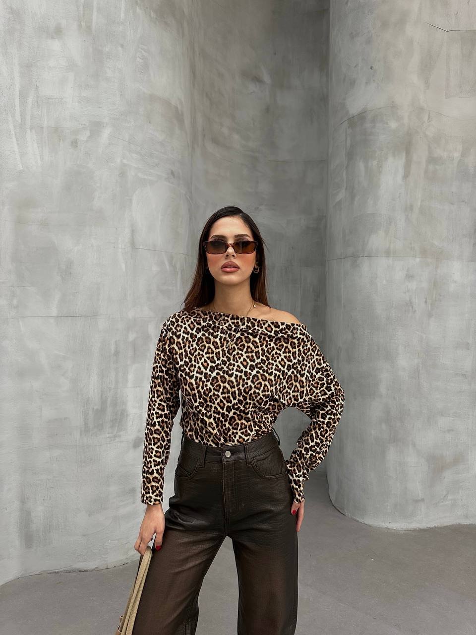 Kadın Leopar Desenli Düşük Omuzlu Bluz