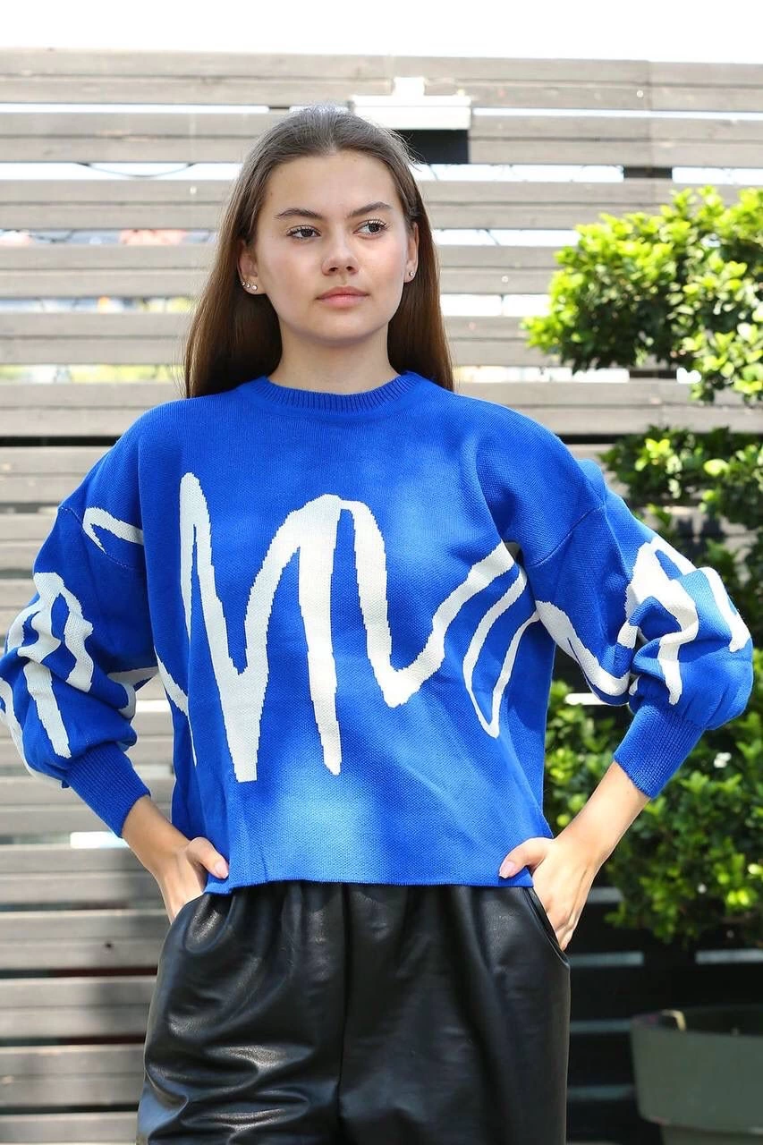 Beyaz çizgili bisiklet yaka kazak saksmavisi