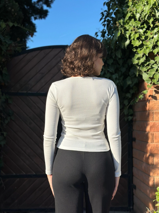 Çerçeve yaka kaşkorse bluz beyaz