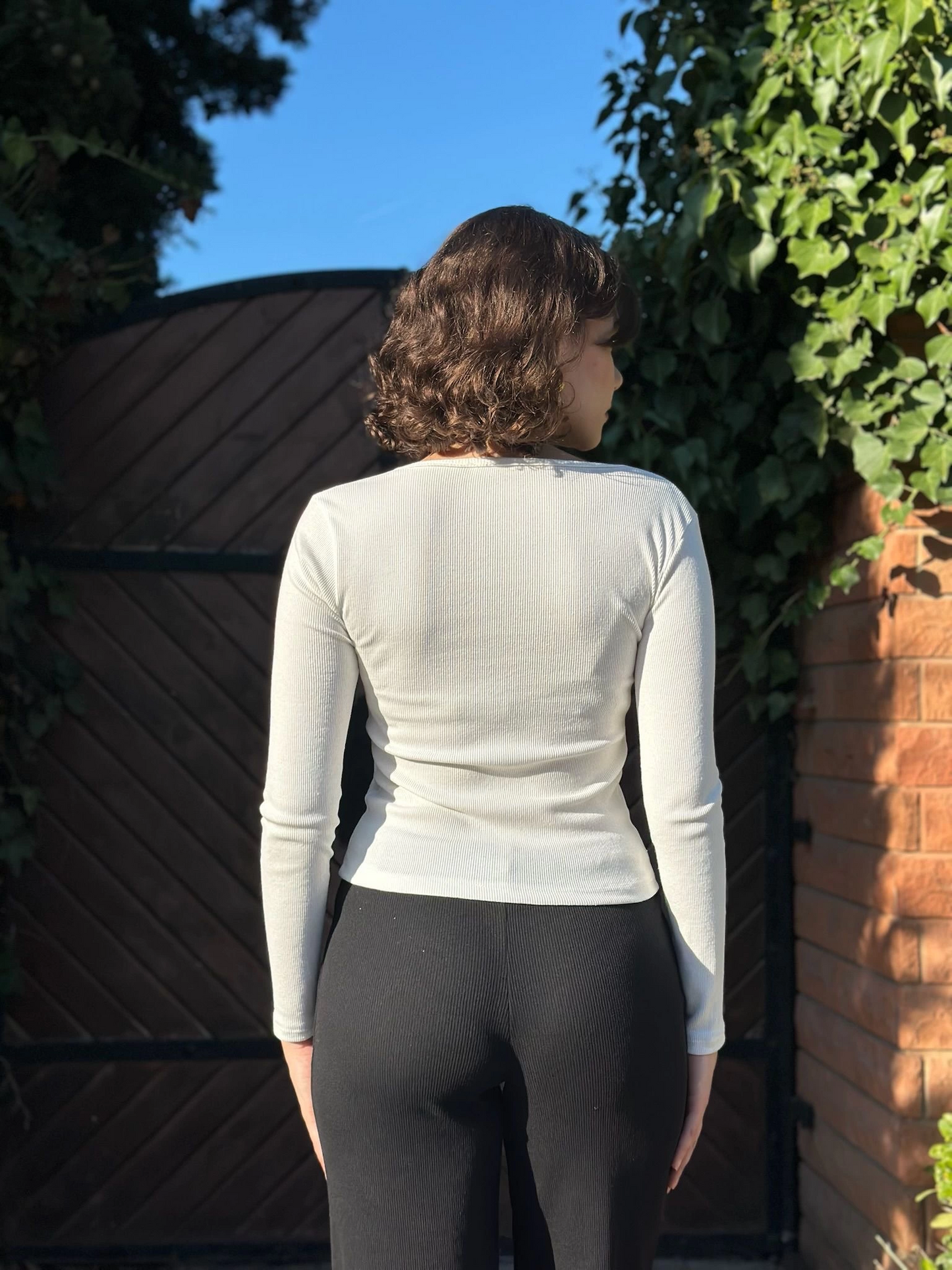 Çerçeve yaka kaşkorse bluz beyaz