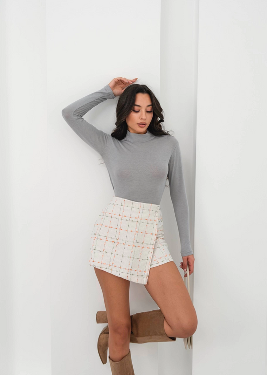 İki düğmeli kaz ayağı desen ch kumaş şort etek beyazturuncu h26414