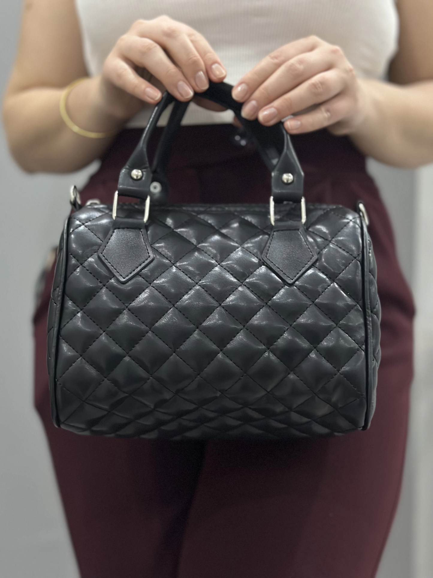 Kapaksız kapitone siyah cilt çanta