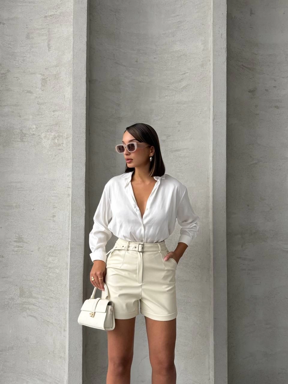 Kemerli deri şort krem h241003