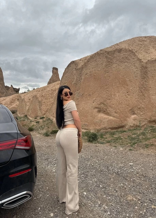 Madonna yaka bol paça pantolonlu takım