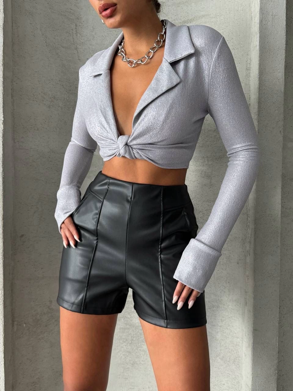 Parçalı cepli deri şort siyah w26312