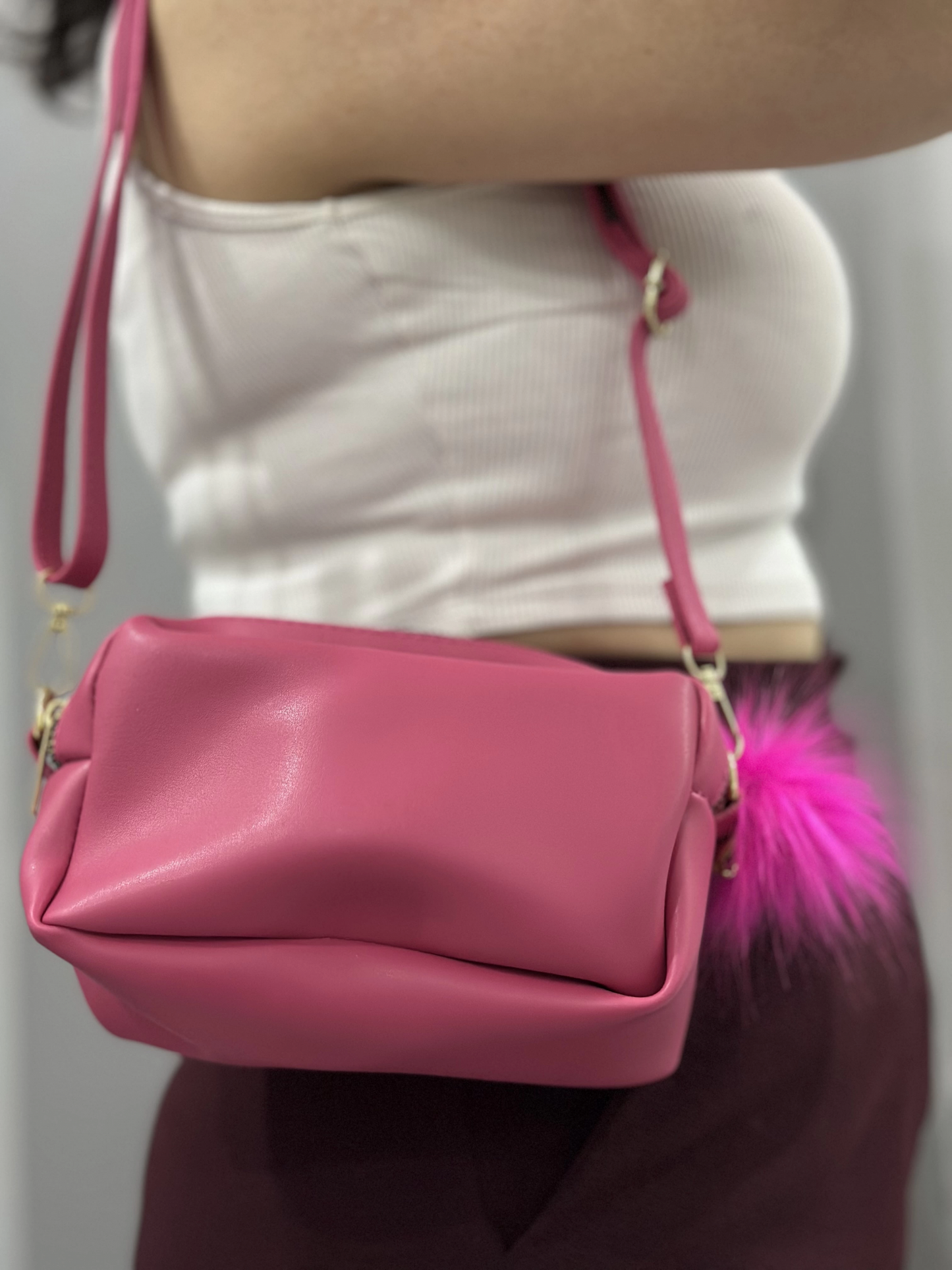 Ponpon fuşya cilt çanta