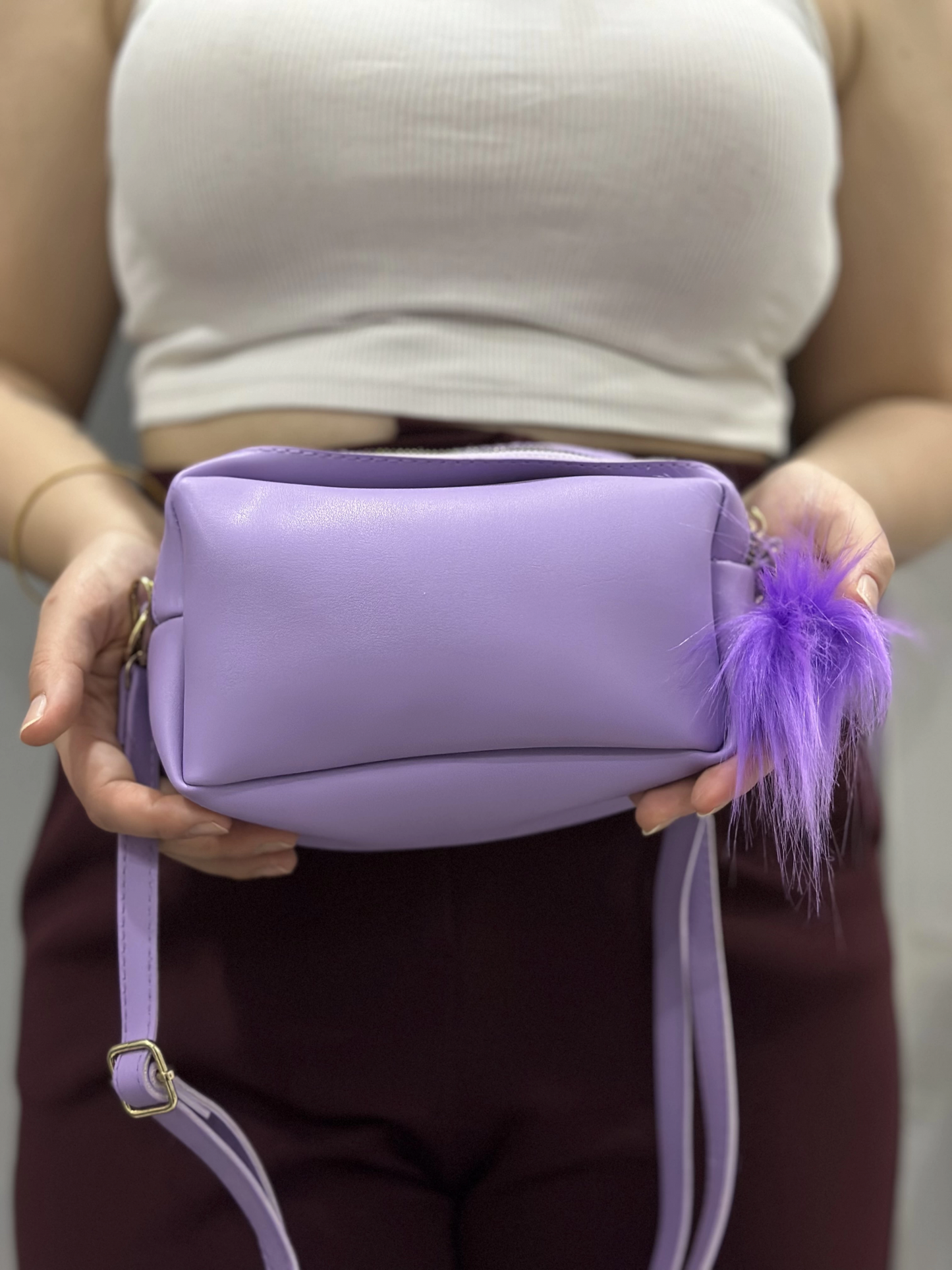 Ponpon mor cilt çanta