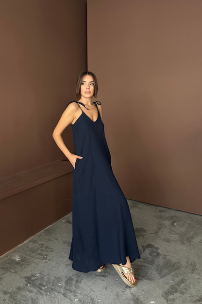 ASKILI UZUN SALAŞ MÜSLİN ELBİSE - Lacivert