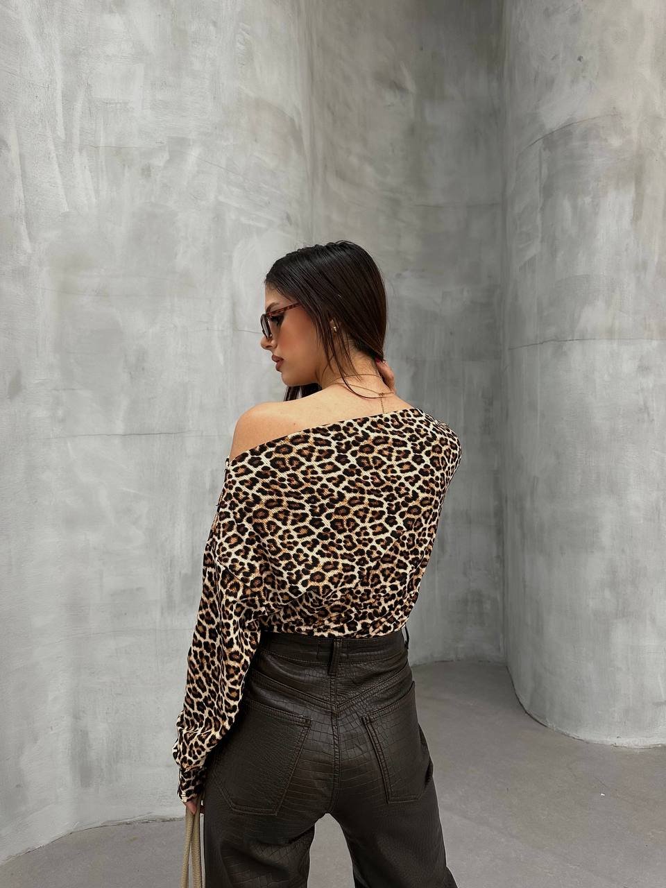 Kadın Leopar Desenli Düşük Omuzlu Bluz
