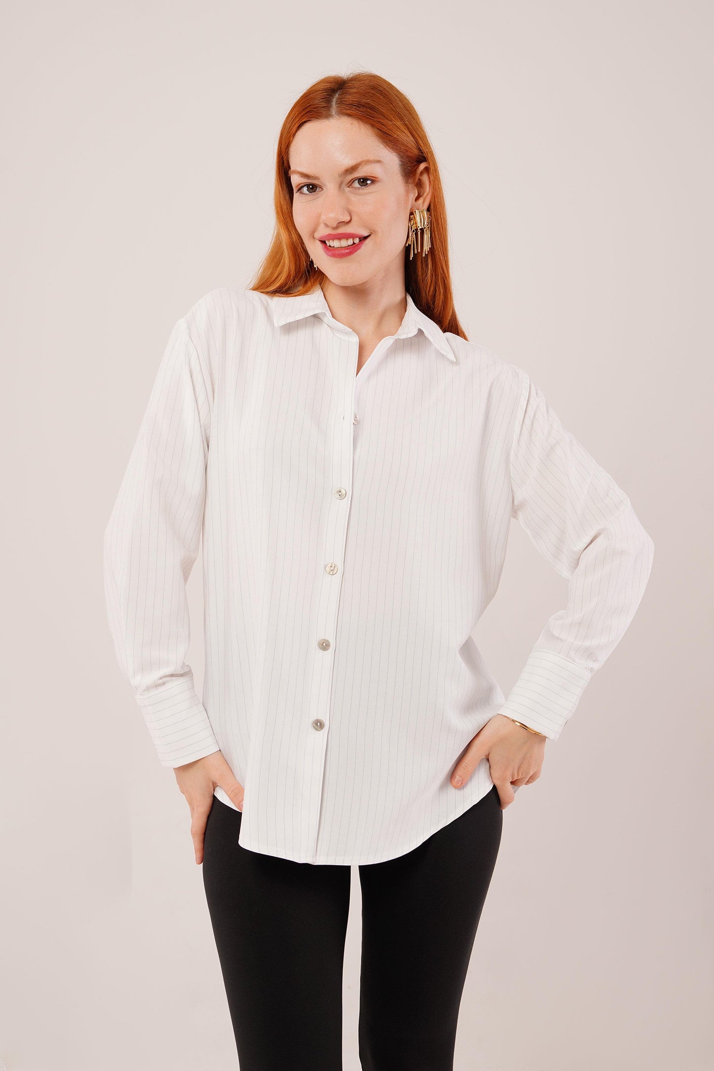 İnce Çizgi Detaylı Beyaz Gömlek