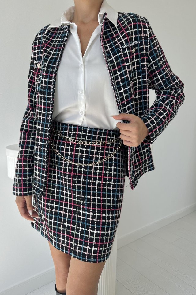 Siyah Önü Açık Ceket Ve Eteği Zincirli Takım