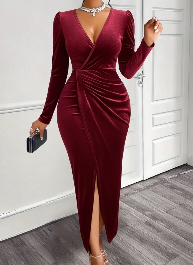 Kadın Uzun Kollu Kruvaze Yaka önünden çapraz Detaylı Uzun Kadife Elbise