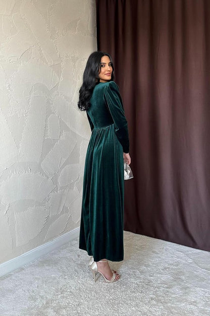 Zümrüt Göğüs Altı Taşlı Elbise