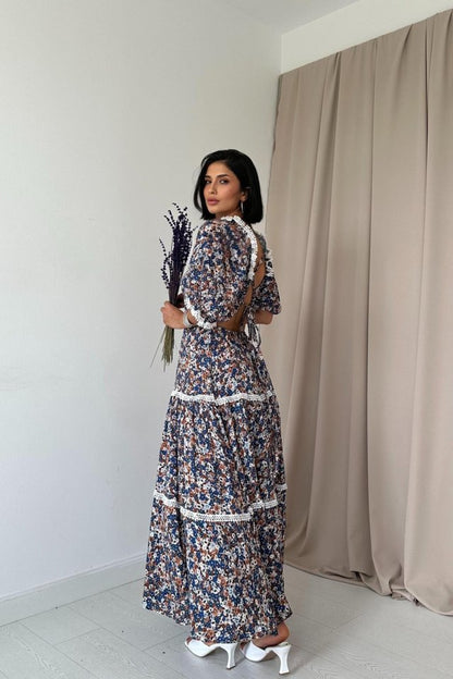 Desenli Sırtı Dekolteli Brode Elbise