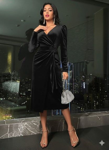 Kadın Uzun Kollu Kruvaze Yakalı Yandan Büzgülü Midi Kadife Elbise