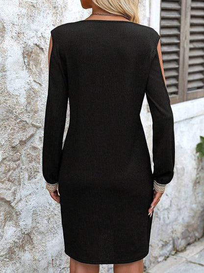 Kadın Uzun Kollu Omuzdan Açık V Dantel Yakalı Mini Waffle Elbise