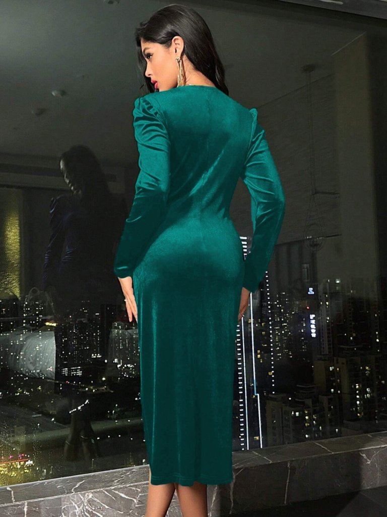 Kadın Uzun Kollu Kruvaze Yakalı Yandan Büzgülü Midi Kadife Elbise