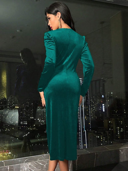 Kadın Uzun Kollu Kruvaze Yakalı Yandan Büzgülü Midi Kadife Elbise