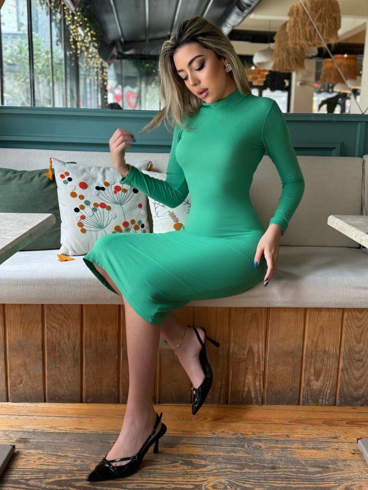 Kadın Yarım Balıkçı Yaka Süet Kumaş Fırsat ürün Midi Boy Elbise