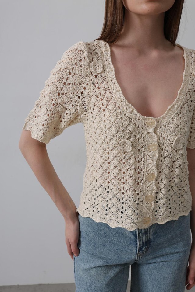 Çiçek Detaylı Düğmeli Triko - Ekru