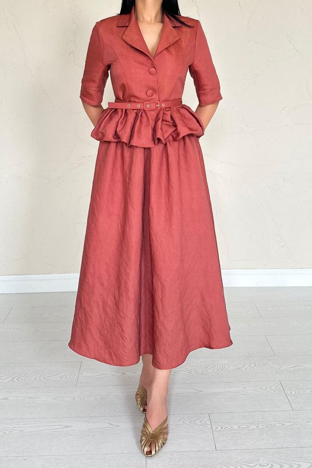 Moccah İnce Kemerli Fırfırlı Ceket Ve Büzgülü Etek Takım