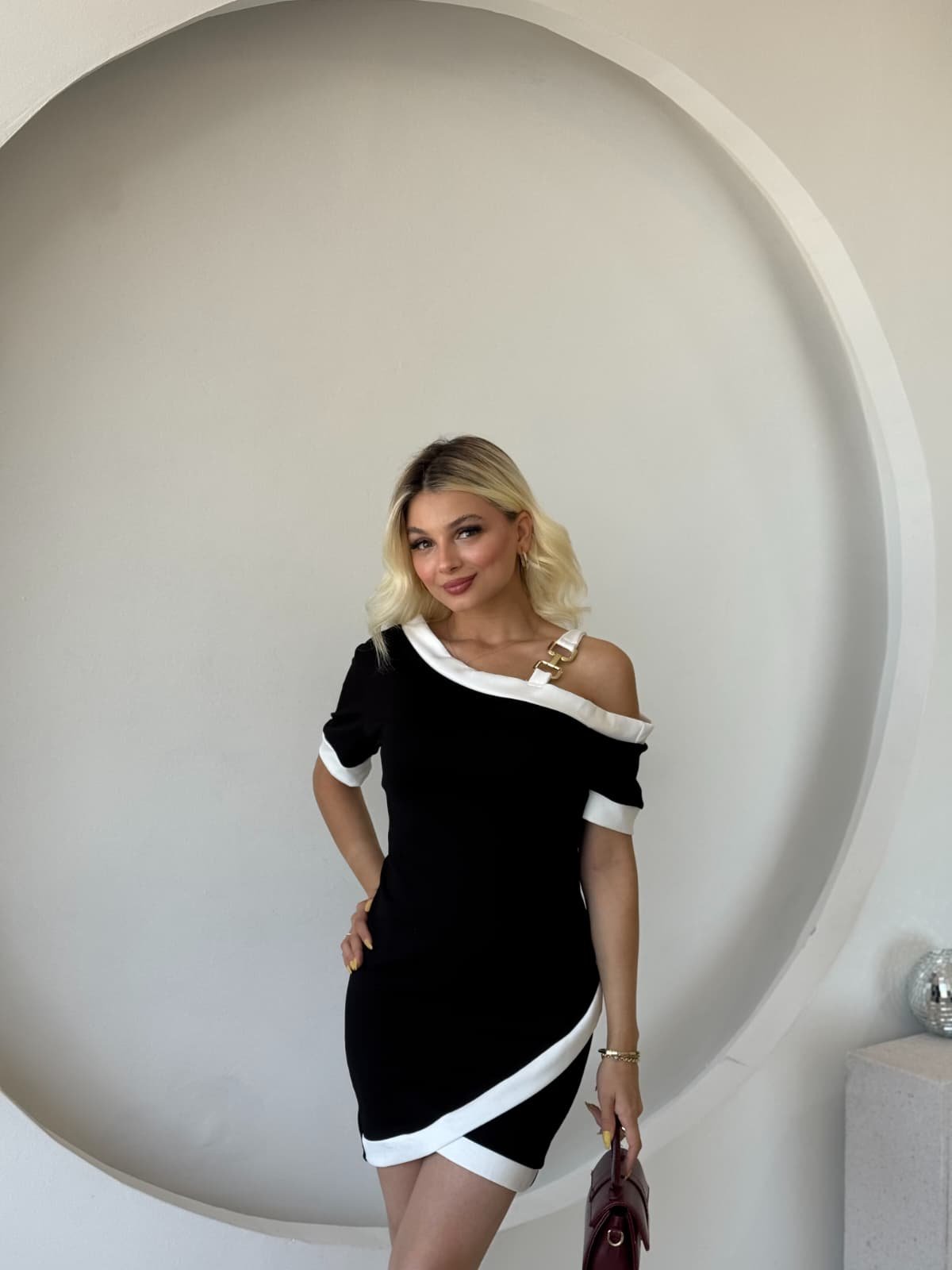 Kadın Kısa Kollu Asimetrik Kesim Yaka şerit Ve Aksesuar Detaylı Modal Elbise