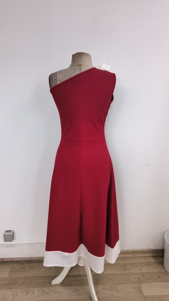 Kadın Tek Omuzu Açık Omuzlardan Kurdela Detaylı çift Renkli Ithal Krep Elbise