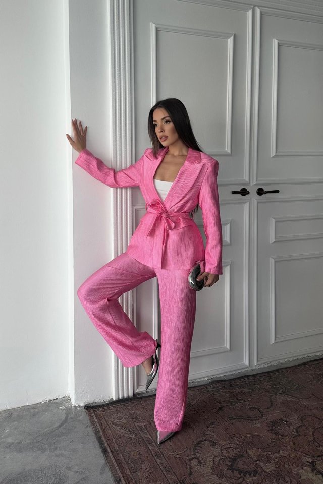 Pembe Beli Kuşaklı Ceket Ve Pantolon Parlak Takım