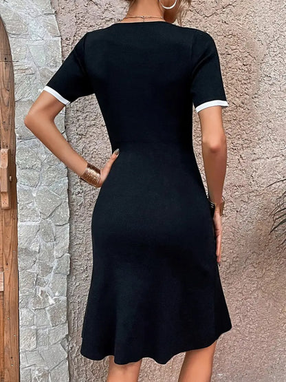 Kadın Kısa Kollu Bisiklet Yaka Yandan Yırtmaçlı Renkli şerit Detay Janjan Krep Elbise