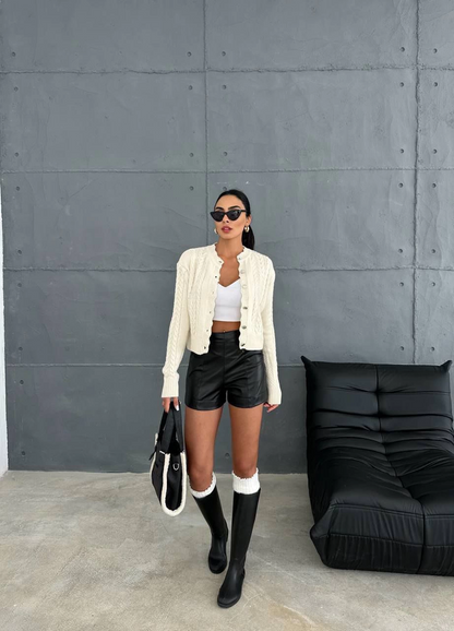 Düğme detaylı hırka ekru