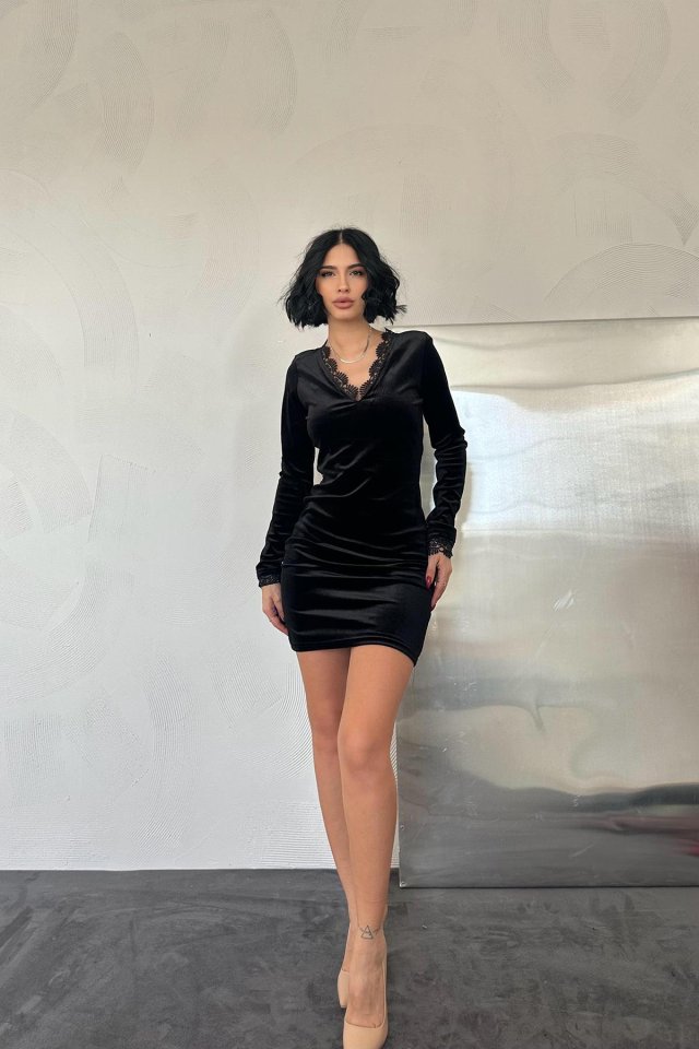 Siyah Yaka Ve Kol Dantelli Mini Elbise