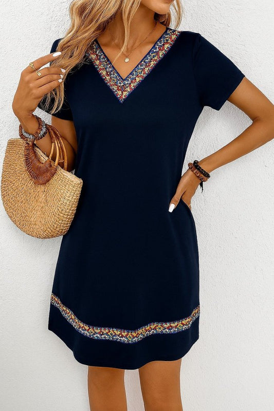 Kadın Kısa Kollu V Yakalı Etnik Desen şerit Detaylı Viskon Elbise