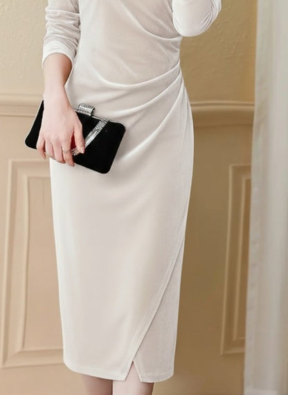 Kadın Uzun Kollu Kruvaze Yakalı Yandan Büzgülü önden çapraz Detaylı Midi Kadife Elbise