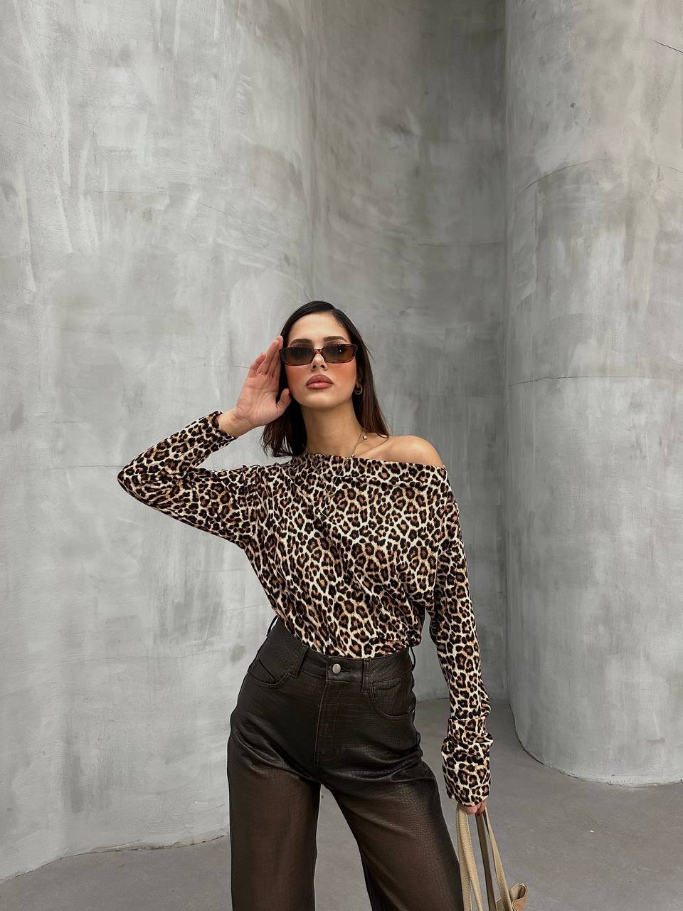 Kadın Leopar Desenli Düşük Omuzlu Bluz