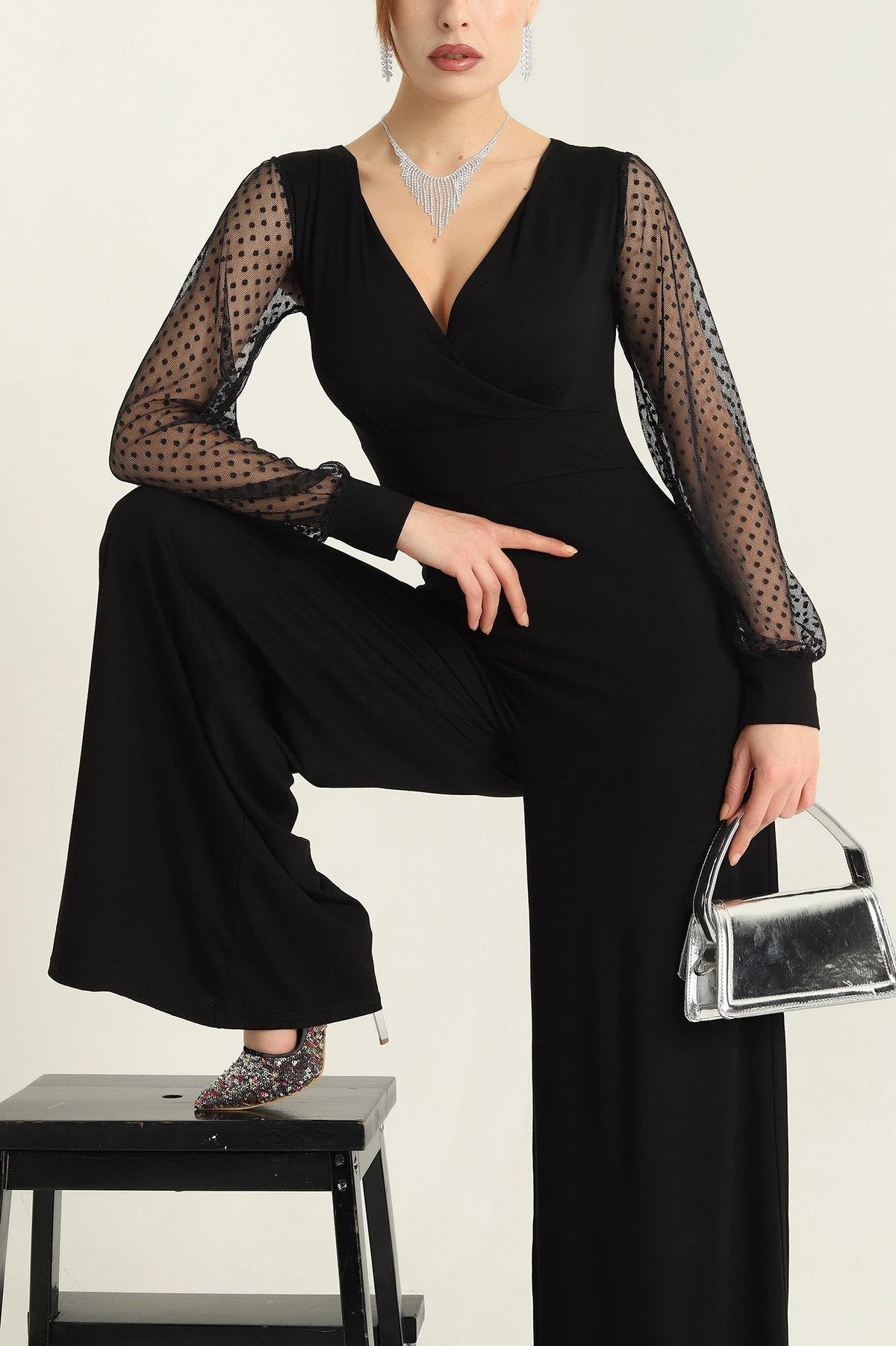 Kadın Derin V Yaka Kolları Puantiyeli Tül Detay Ispanyol Paça Tulum