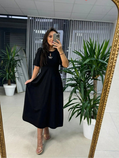 Kadın Kısa Kollu Bisiklet Yaka Fiyonk Broşlu Midi Janjan Krep Elbise