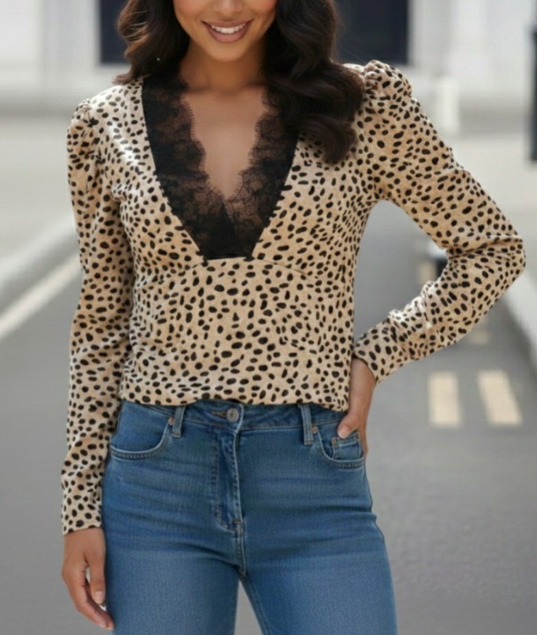 Kadın Uzun Kollu önden Derin Dantel Yaka Leopar Desenli Dalgıç Bluz