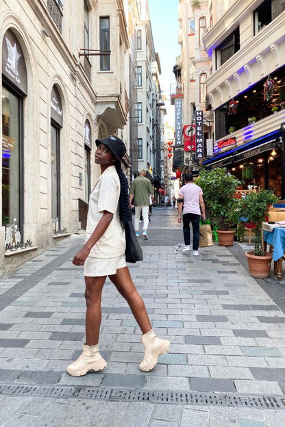 Bej Ceket Ve Şort Takım