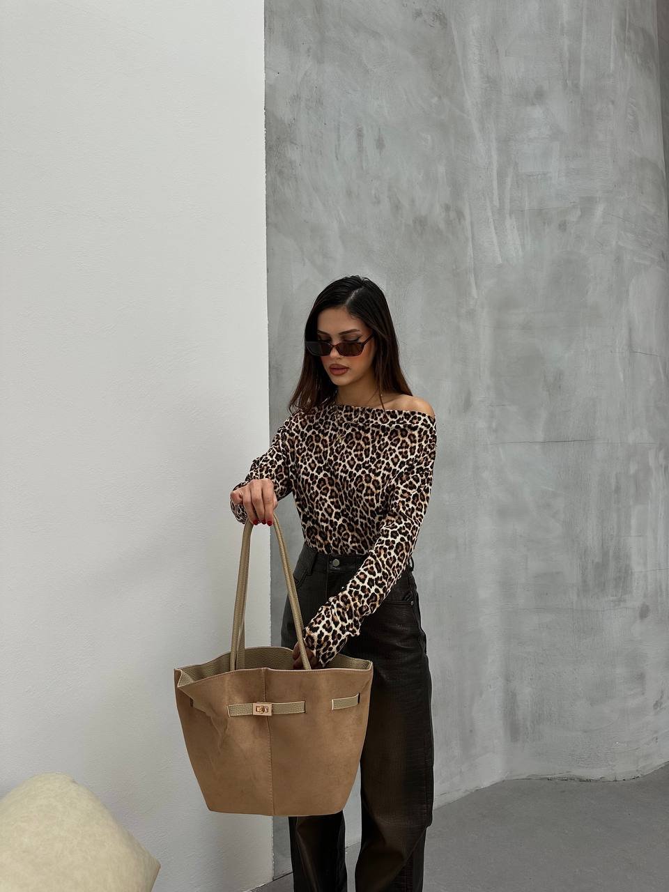 Kadın Leopar Desenli Düşük Omuzlu Bluz